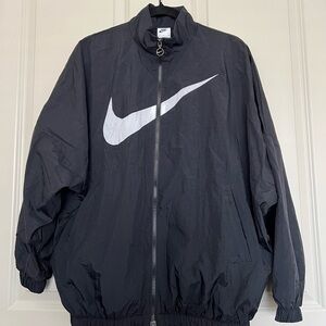 Nike women’s sportswear essential woven jacket